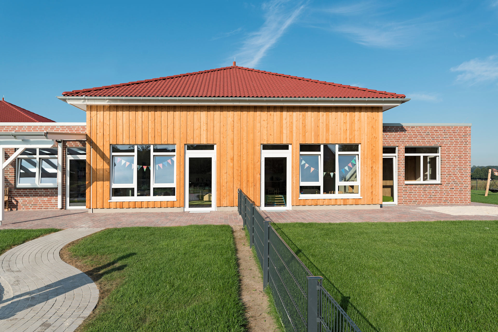 KiTa in Borken mit Holzfassade und Klinkerfassade Holzbauweise